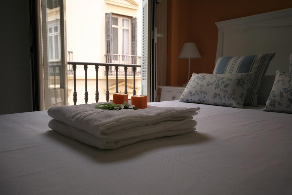 Apartamentos Calle Larios Malaga Room photo