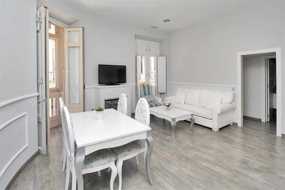 Apartamentos Calle Larios Malaga Exterior photo